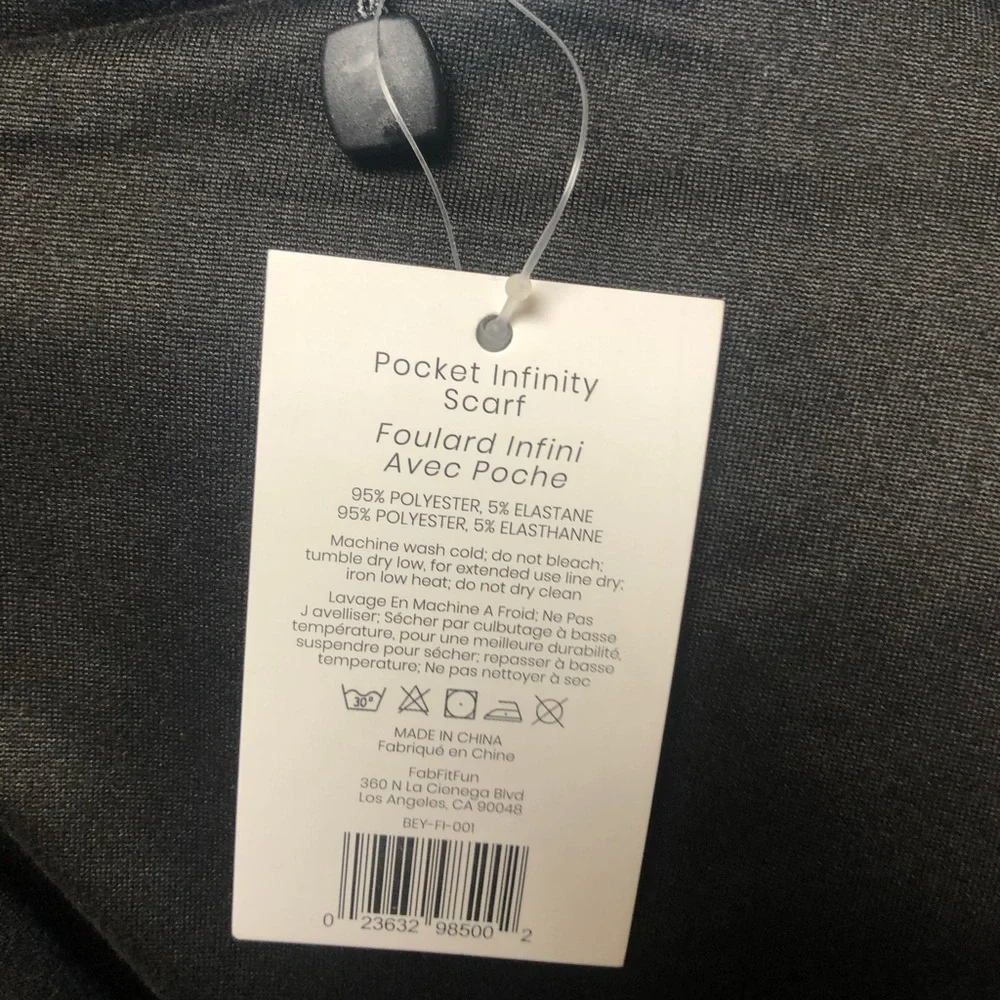Beyond Yoga black infinity pocket scarf NWOT - Picture 5 of 6